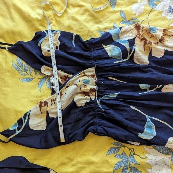 Davi and Dani spaghetti strap navy blue floral jumpsuit NWT large - Picture 8 of 8